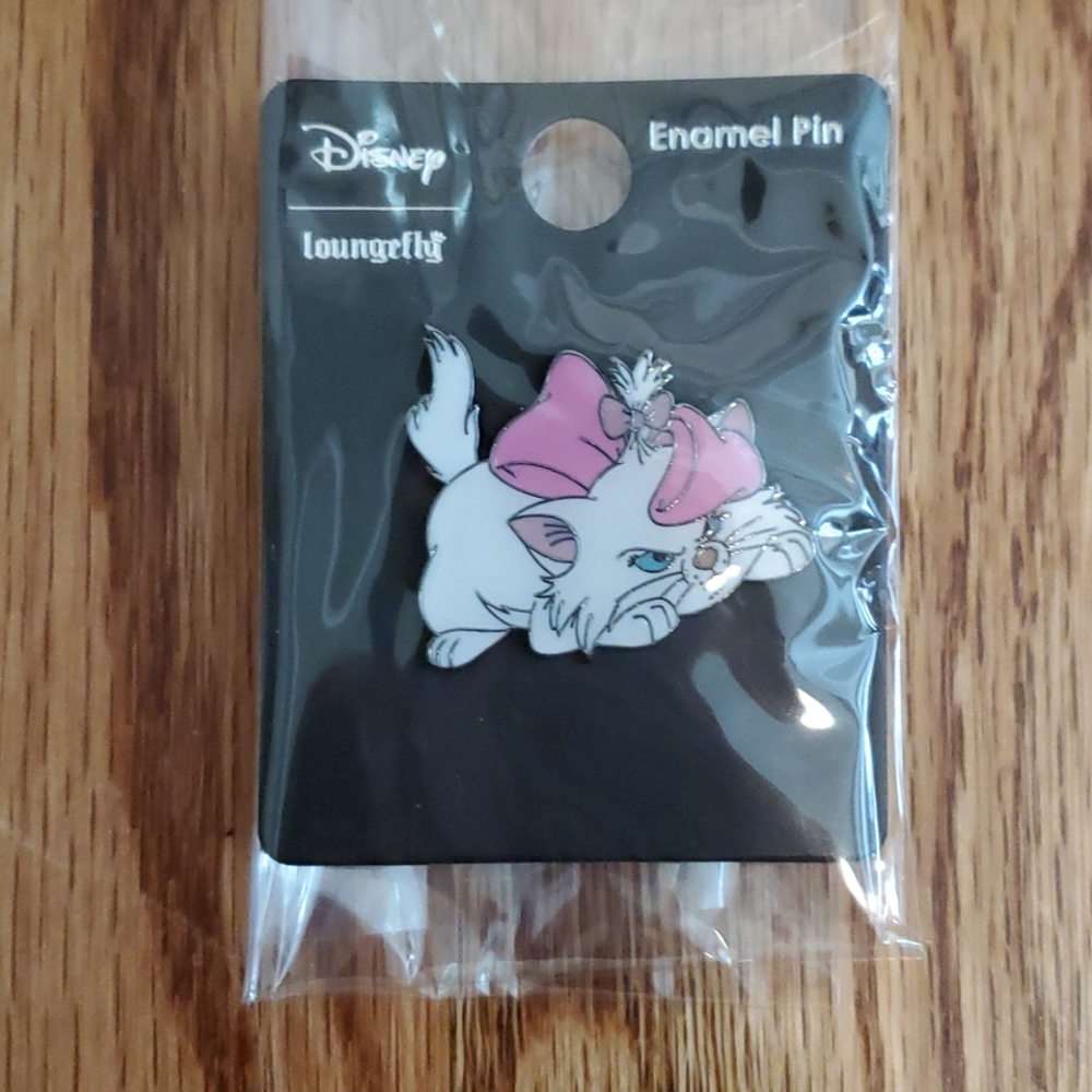 🆕️ Disney Loungefly Aristocats Sassy Marie Pin